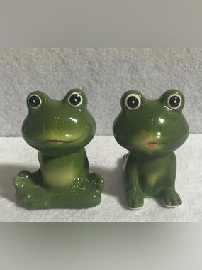 YOGA FROGS salt & pepper shakers VINTAGE